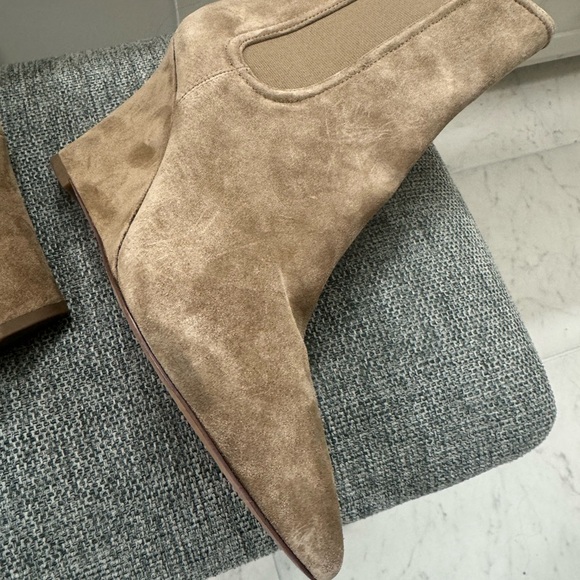 VERONICA BEARD Pointed Toe Wedge Iluska Bootie  Latte Suede 7 RETAIL $550 - Picture 7 of 15